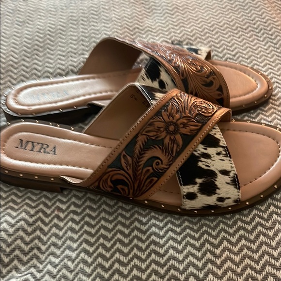 Myra  Brown and Black Patterned Sandals - Picture 3 of 4